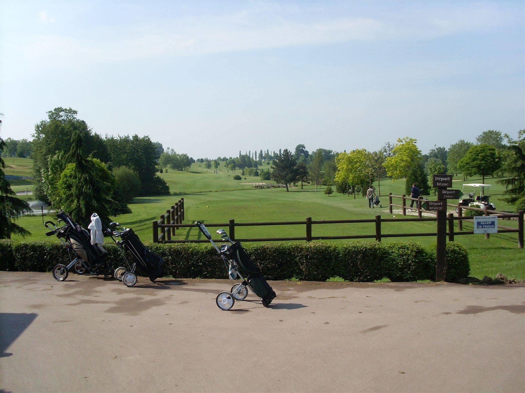 Hotel Abbaye Du Golf De Lesigny Luaran gambar